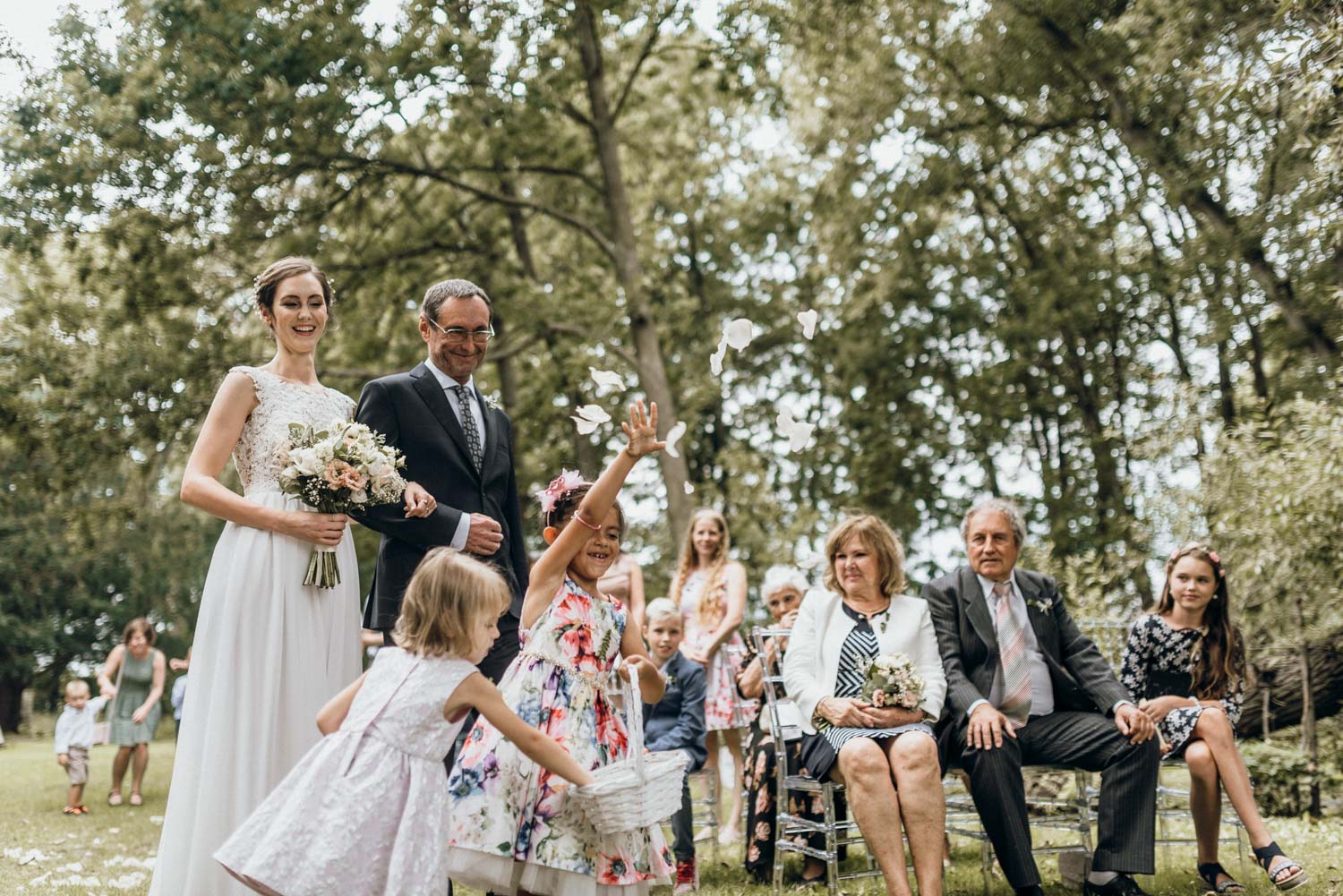 Beautiful wedding story in Chateau Třebešice