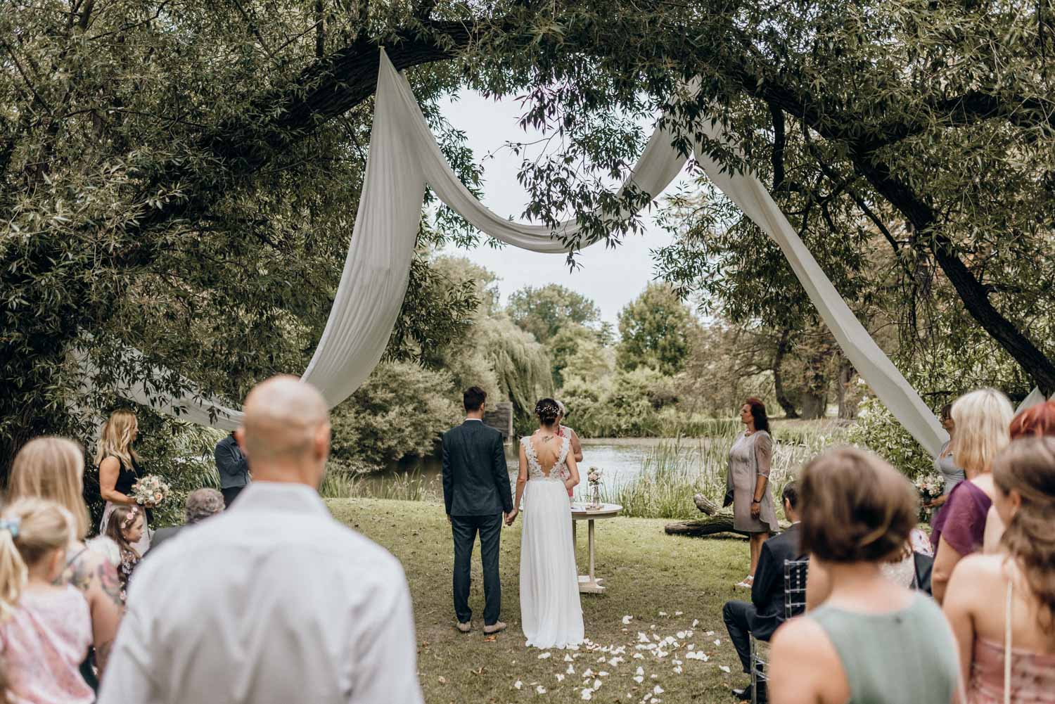 Beautiful wedding story in Chateau Třebešice