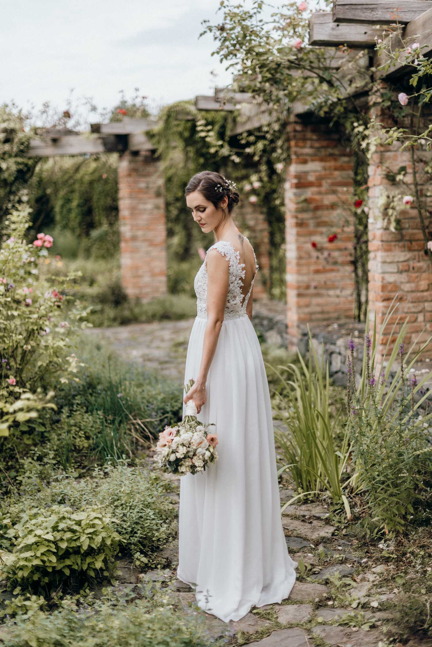 Beautiful wedding story in Chateau Třebešice